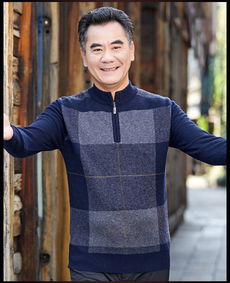 严冬里的温暖陪伴 中老年爸爸的加绒半高领毛衣穿搭指南